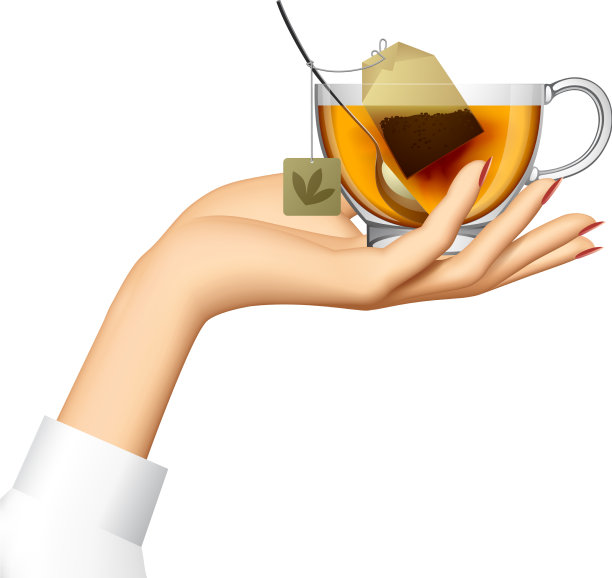 女性手里拿着透明的玻璃杯图片下载