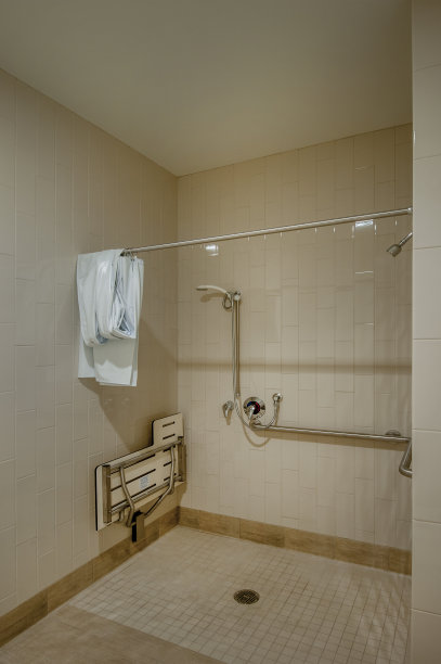 使用残疾人通道淋浴。图片下载