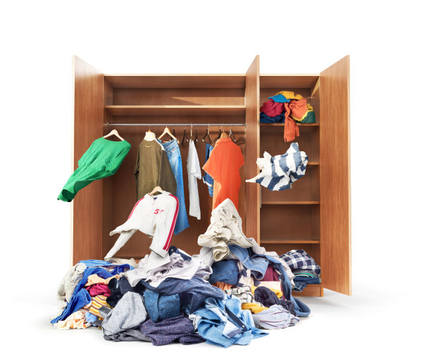 开放的木制衣柜。衣服从打开的柜子上掉下来。3 d演示。图片下载