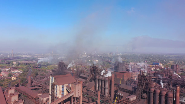 钢铁厂。鸟瞰图。环境污染图片下载