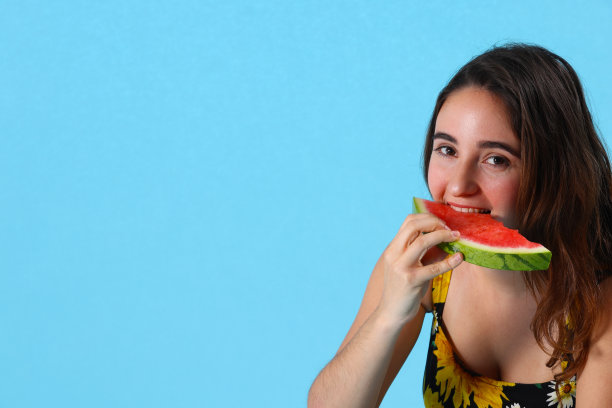 吃西瓜图片下载