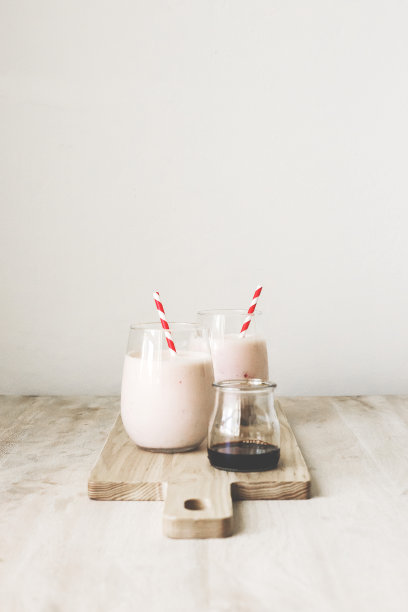 香醋草莓奶昔图片下载