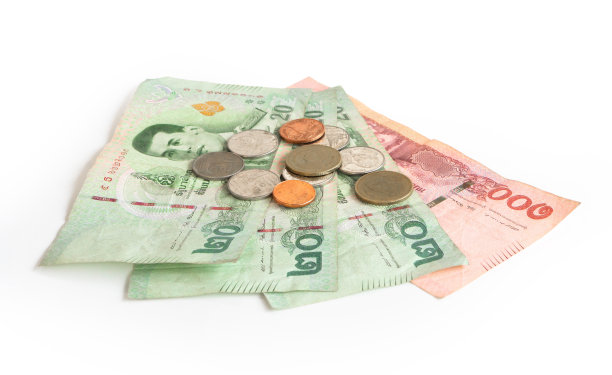 泰国钞票和硬币孤立在白色背景上，商业和金融的概念图片下载