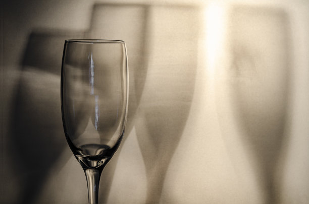 空的酒杯图片下载