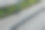 水平道路标志车道。公路上有混凝土护栏。车辆碰撞车道分隔符。黄色带黑色条纹。指示橙色闪光方向的光锥图片下载
