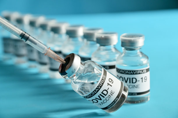 COVID-19疫苗玻璃瓶和注射器图片下载