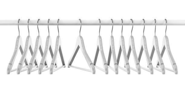 衣柜扶手上有金属钩的白色木质衣架图片下载