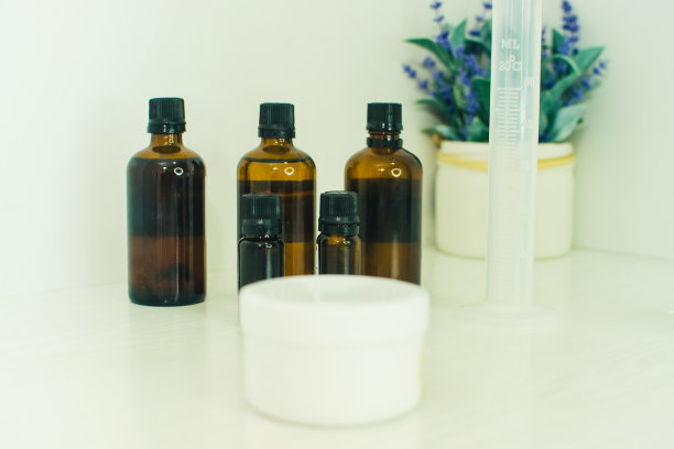 制作有机护肤品库存照片图片下载