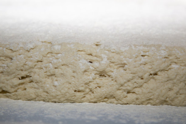 生面团加面粉图片下载