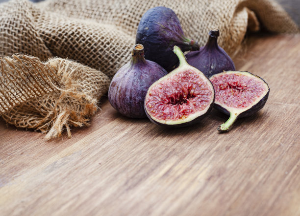 红色无花果静物图片下载