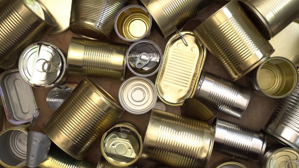 金属废物分类回收。金属罐头、铝、锡、钢食品包装。家居废物分类及循环再造。金属垃圾，垃圾，污染，可持续生活图片下载