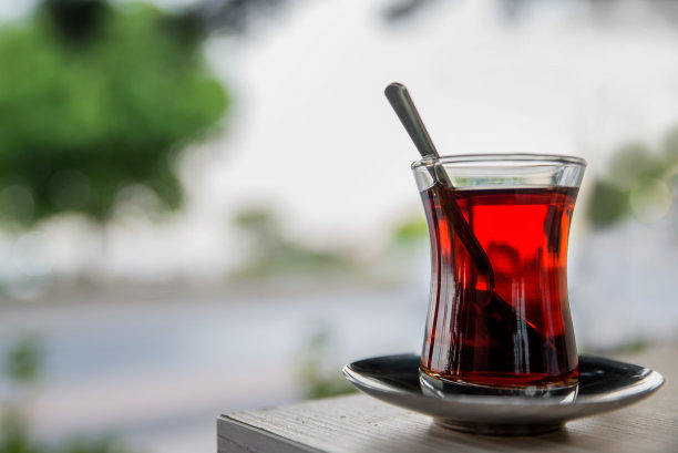 土耳其茶在国家玻璃茶杯。图片下载