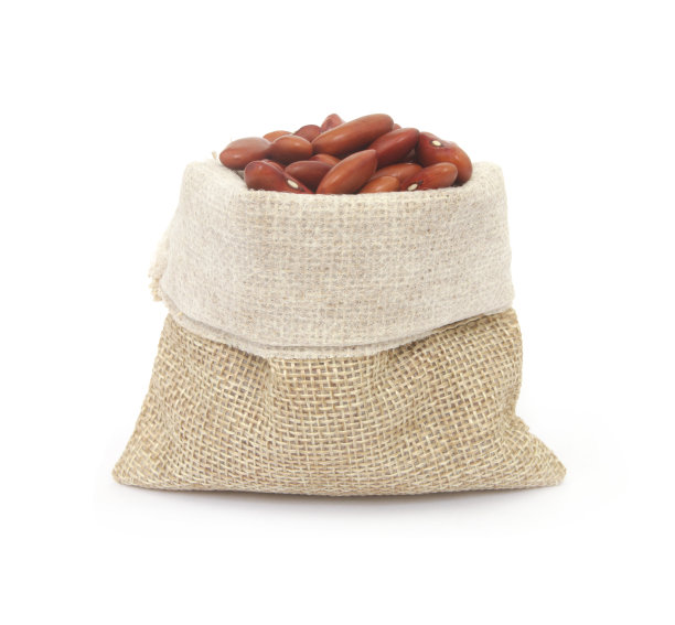 红芸豆在粗麻袋孤立图片下载