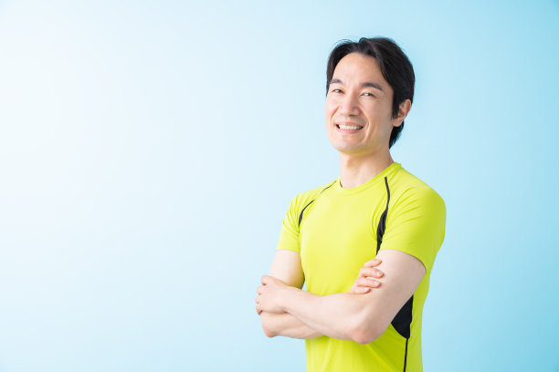 从事体育运动的中年男子图片下载