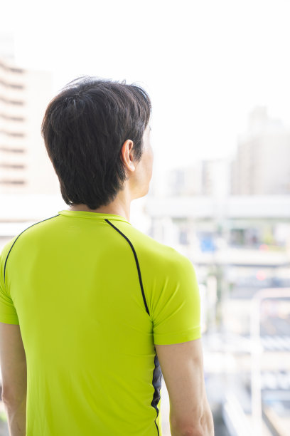 喜欢运动的中年男人，回来图片下载