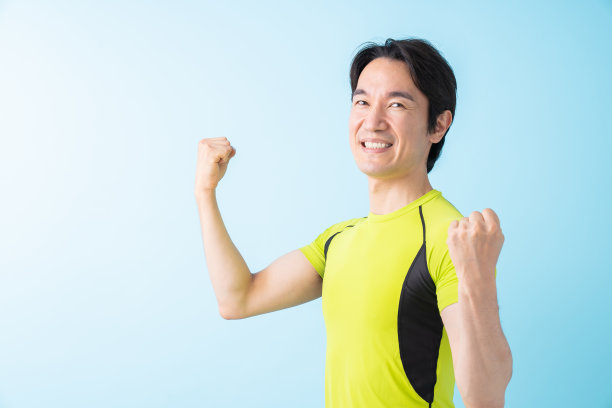 从事体育运动的中年男子图片下载