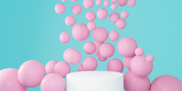 美女模型与抽象的粉色和蓝色蜡笔球和一个支架。图片下载