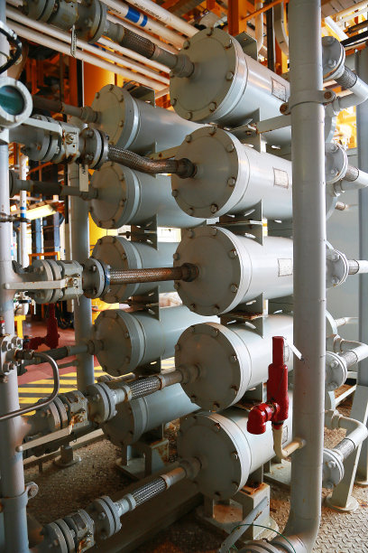 制水器的膜元件。清洁和调节淡水质量的设备。定期拜访设备，并由技术人员记录设备状况。图片下载