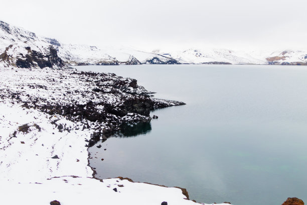 冰岛中部地标阿斯加的奥斯朱瓦湖图片下载