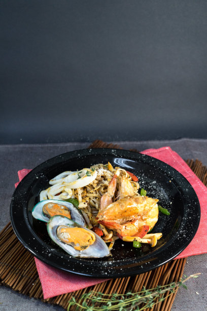 亚洲和西方的融合菜肴图片下载