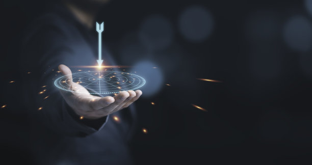 商人投掷红色的飞镖虚拟目标飞镖板。为企业投资概念设定目标和目标。图片下载