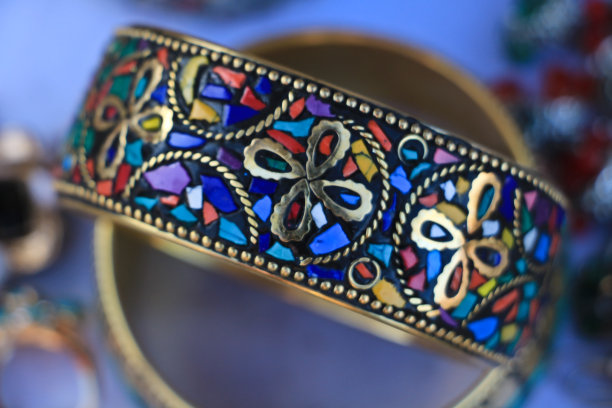 手工制作的珠宝手镯图片下载