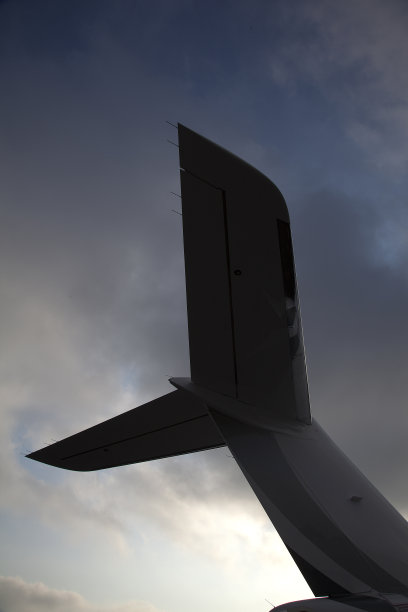 商用飞机的尾翼图片下载