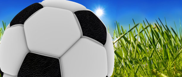 足球足球草绿色和太阳-近距离- 3d渲染图片下载