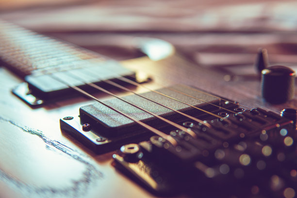 特写木电吉他与六弦图片下载