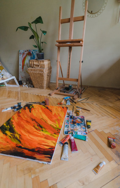 抽象的支付躺在公寓的地板上图片下载