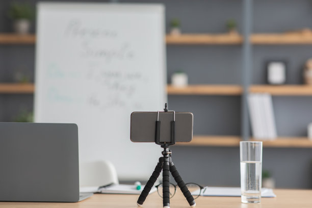 远程教育、新常态和社会距离图片下载