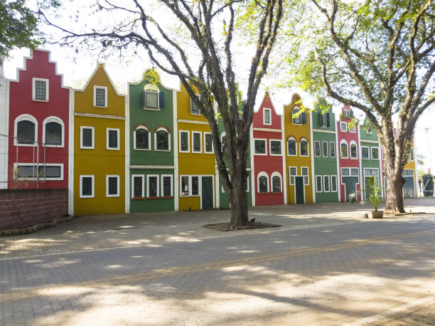 巴西霍兰布拉的彩色建筑图片下载