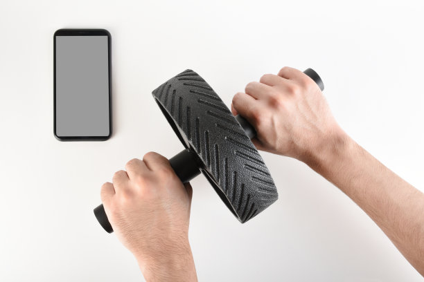 黑屏智能手机ab滚轮人体运动(剪切路径)图片下载