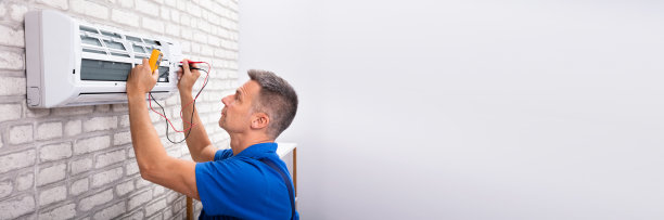 电工检查空调图片下载