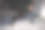 清晨，地铁入口处，一位年轻女子竖起大拇指和她的宠物狗玩耍。图片下载