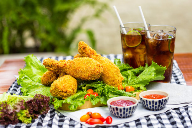 香酥鸡腿和可乐送货摄影图片下载