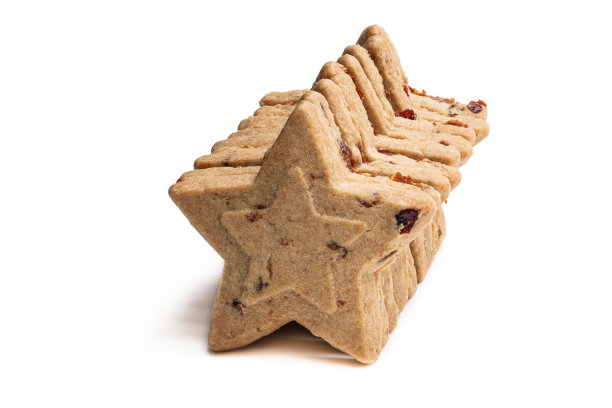 白色背景上孤立的蔓越莓圣诞饼干图片下载