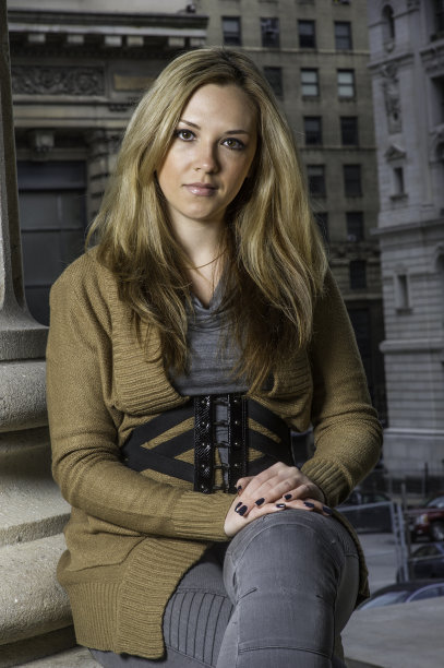 年轻的女人图片下载