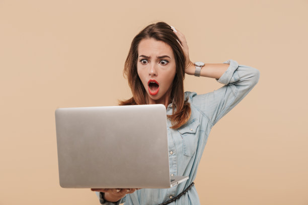 一个穿着夏装的年轻女孩的肖像图片下载