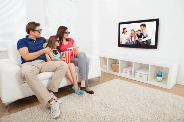 全家看3D电影图片下载