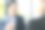 à¹快乐的亚洲商人同事们在办公室边喝咖啡边聊天图片下载