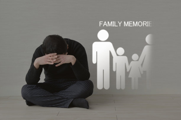 抑郁的男人和失踪的家庭成员图片下载