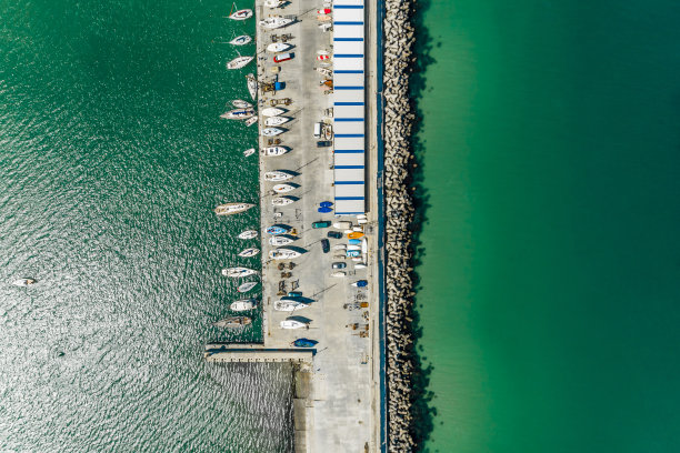 空中射击的布尔加斯码头有帆船——(保加利亚:ПристанищеБургас,Българиясмноголодки)图片下载