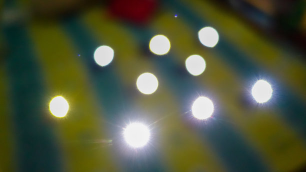 在地板上图片下载