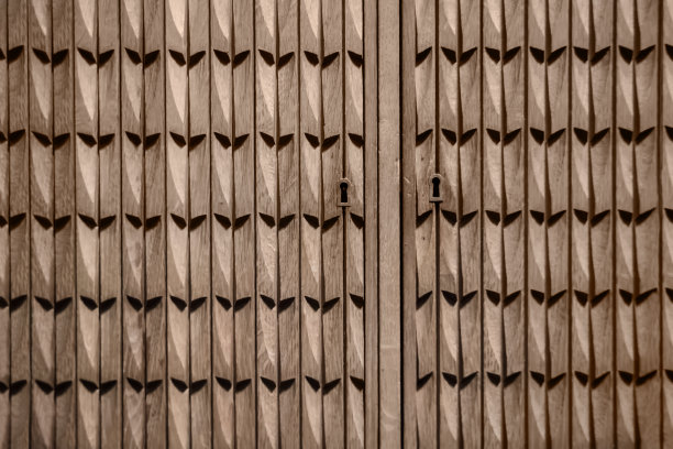 深色木制复古展示柜或衣柜木门背景纹理图片下载
