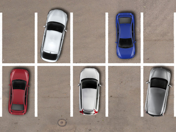 有垂直停放车辆的停车场，彼此保持距离图片下载