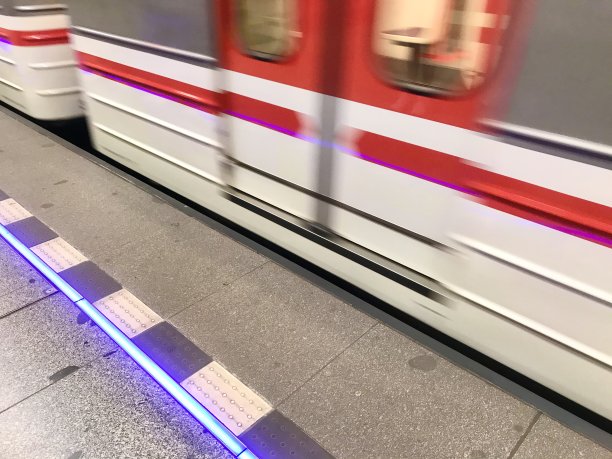 地铁速度的概念图片下载