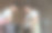 两名男子一边做饭一边录视频图片下载
