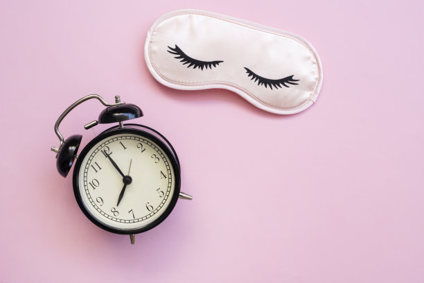 健康睡眠理念带口罩，黑色警铃图片下载