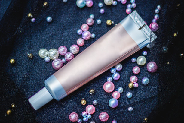 粉红色的药品管，黑色背景和周围图片下载